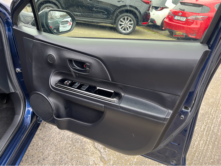 2020 Toyota Aqua - image 13