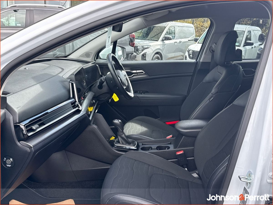 2023 Kia Sportage - image 3