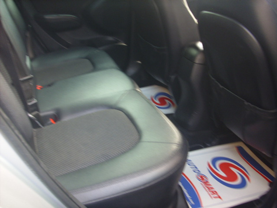 2011 Hyundai ix35 - image 7