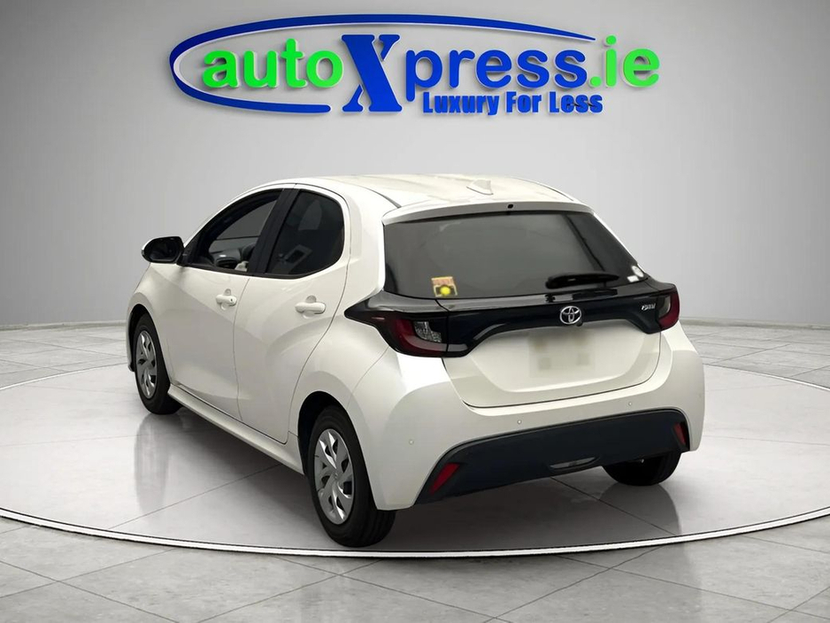 2021 Toyota Yaris X Low mileage , Reversing camera