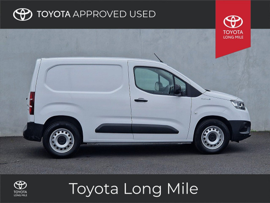 2025 Toyota Proace City - image 3