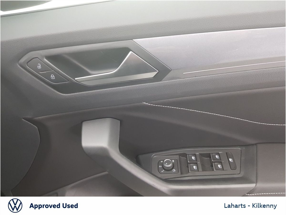 2023 Volkswagen T-Roc - image 24