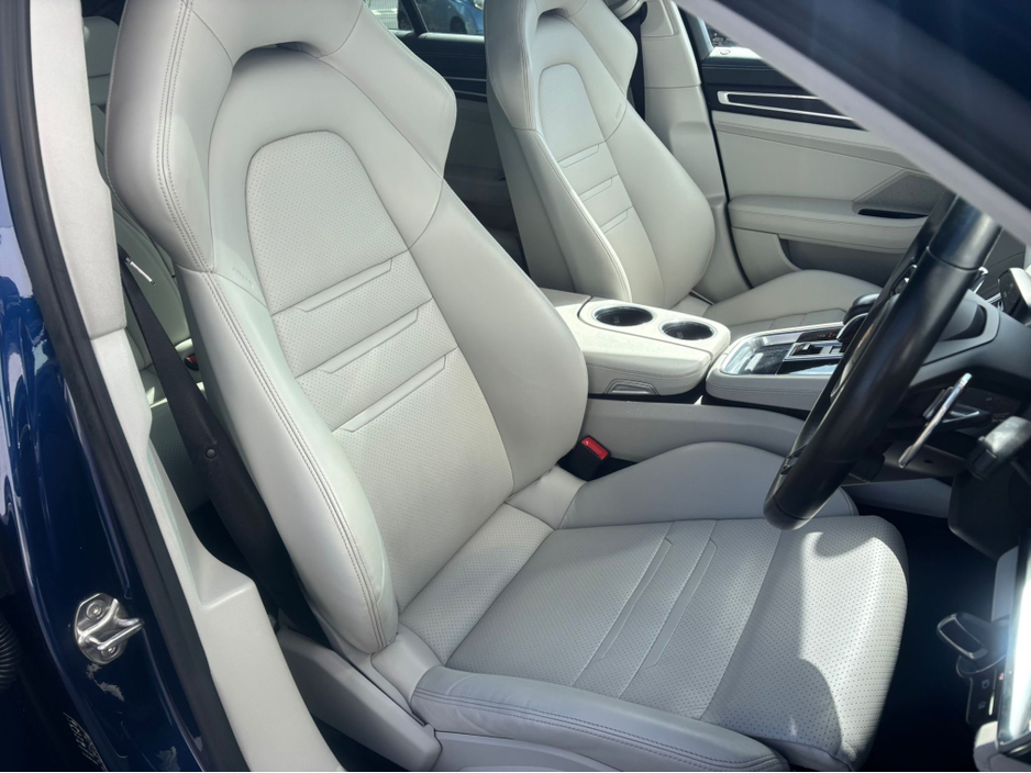 2023 Porsche Panamera - image 5
