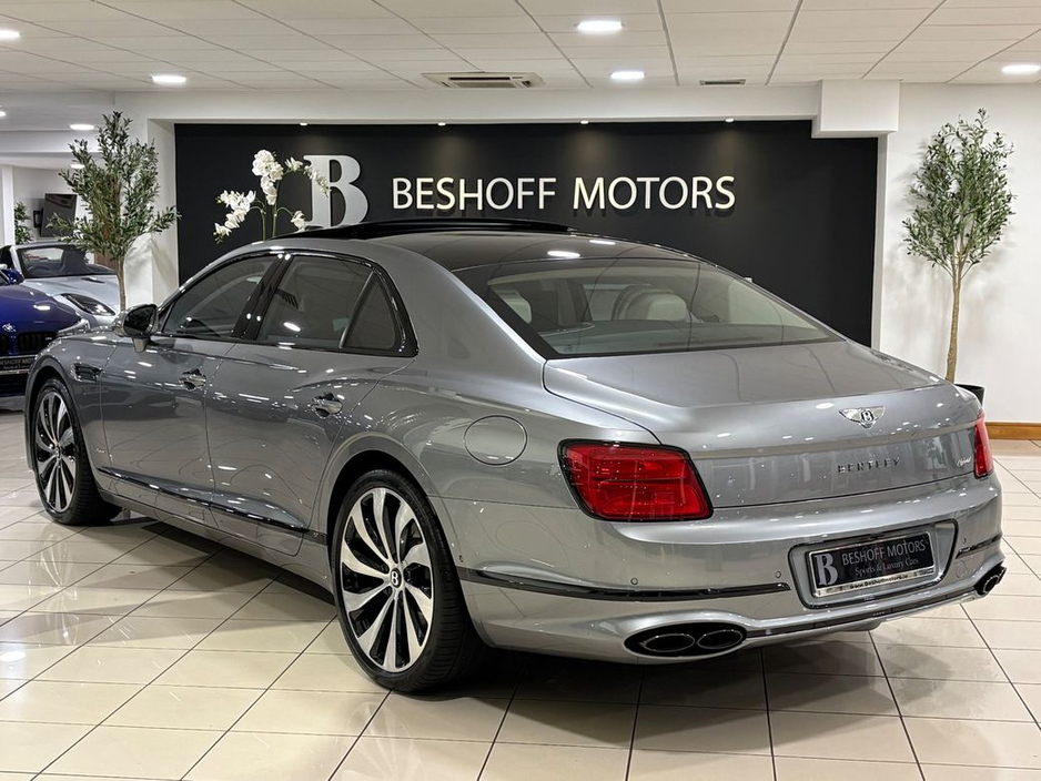 2025 Bentley Flying Spur 3.0 V6 E-HYBRID AZURE=AS NEW//HUGE SPEC=PAN ROOF//BALANCE OF BENTLEY WARRANTY=ONLY €150 ANNUAL ROAD TAX//TAILORED FINANCE PACKAGES AVAILABLE=TRADE INS €249,995