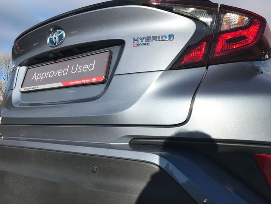 2022 Toyota C-HR - image 11