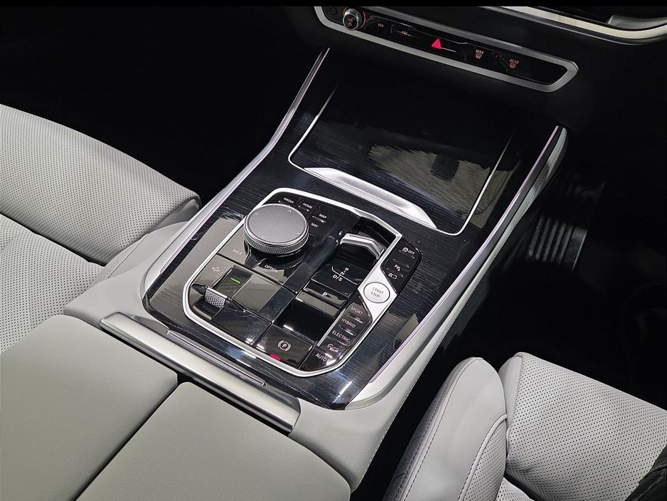 2023 BMW X5 - image 10