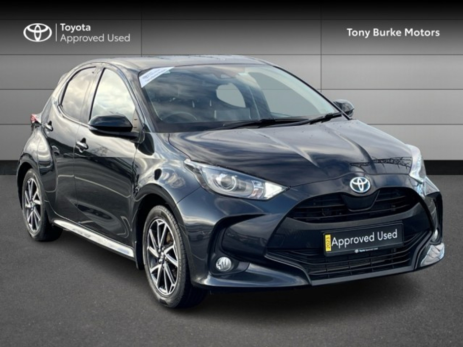 2023 Toyota Yaris 1.5 HYBRID L/SPORT // Remote Central Locking // Front Electric Windows // Rear Electric Windows // Electric Mirrors // Finger Tip Stereo Controls €23,795