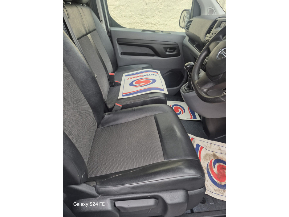 2021 Opel Vivaro - image 6