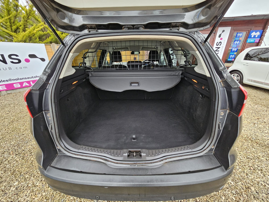 2017 Ford Focus - image 20