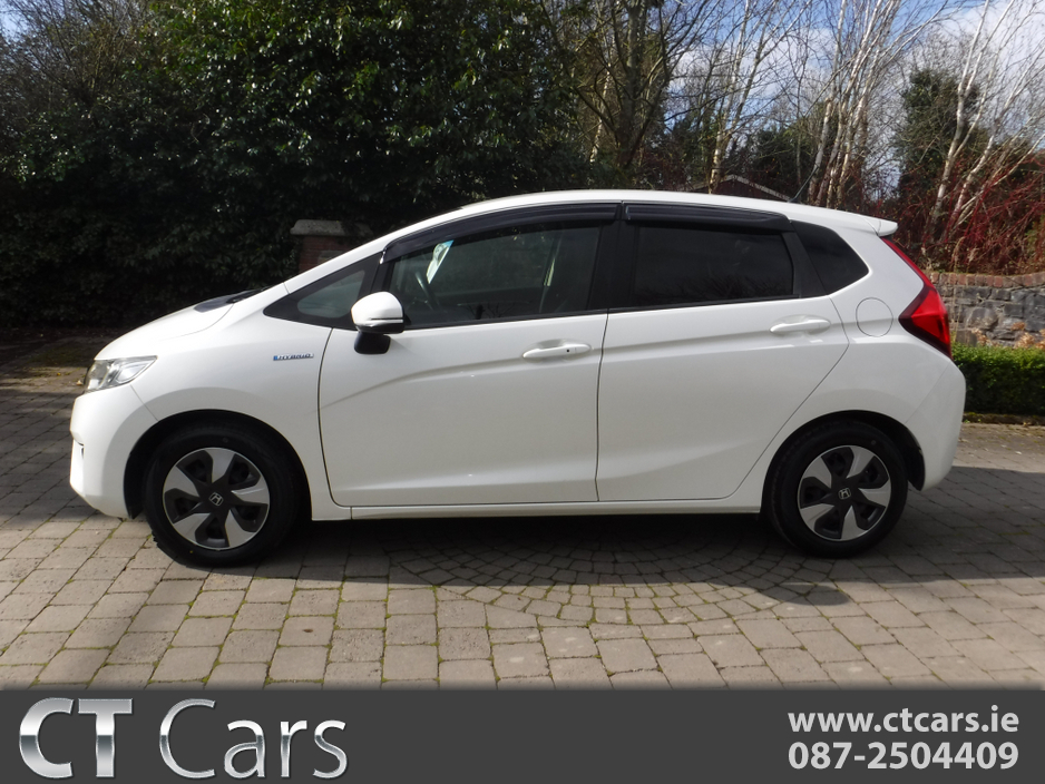 2016 Honda Fit - image 5