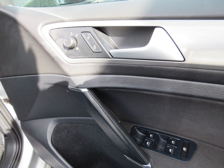2015 Volkswagen Golf - image 13