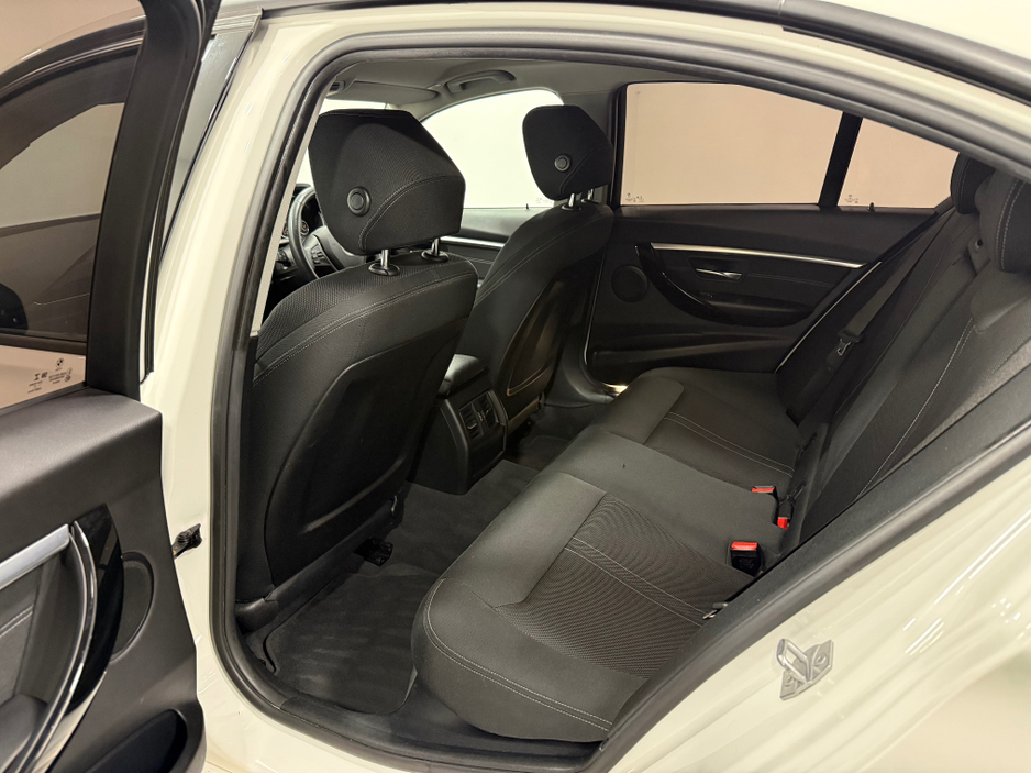 2017 BMW 3 Series SPORT 320 D €16,495