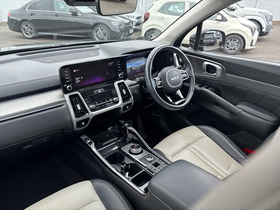 2022 Kia Sorento - image 3