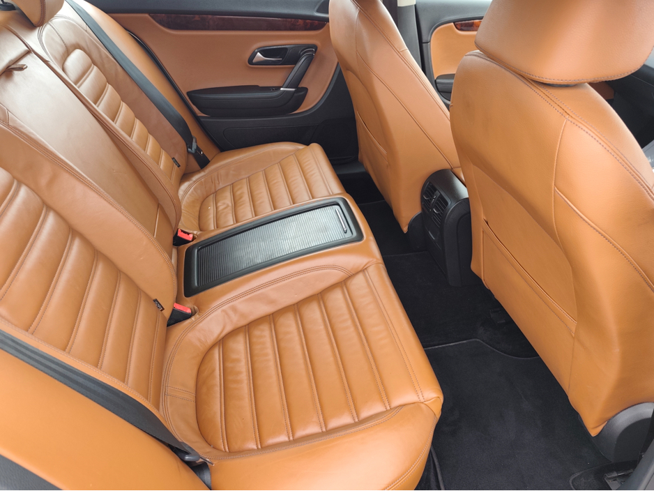 2010 Volkswagen Passat CC - image 8