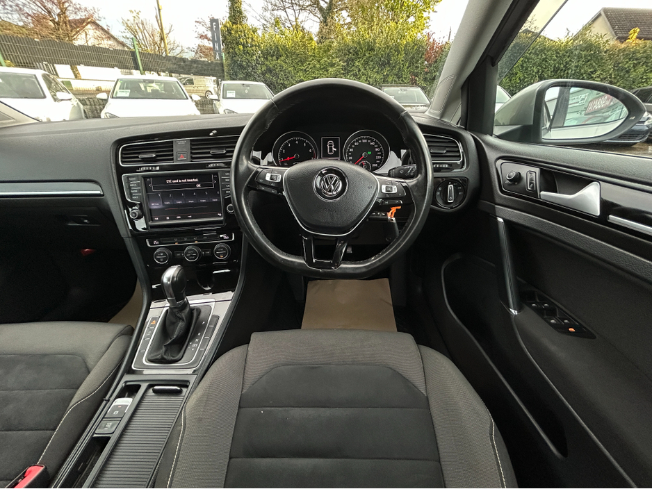 2015 Volkswagen Golf - image 5