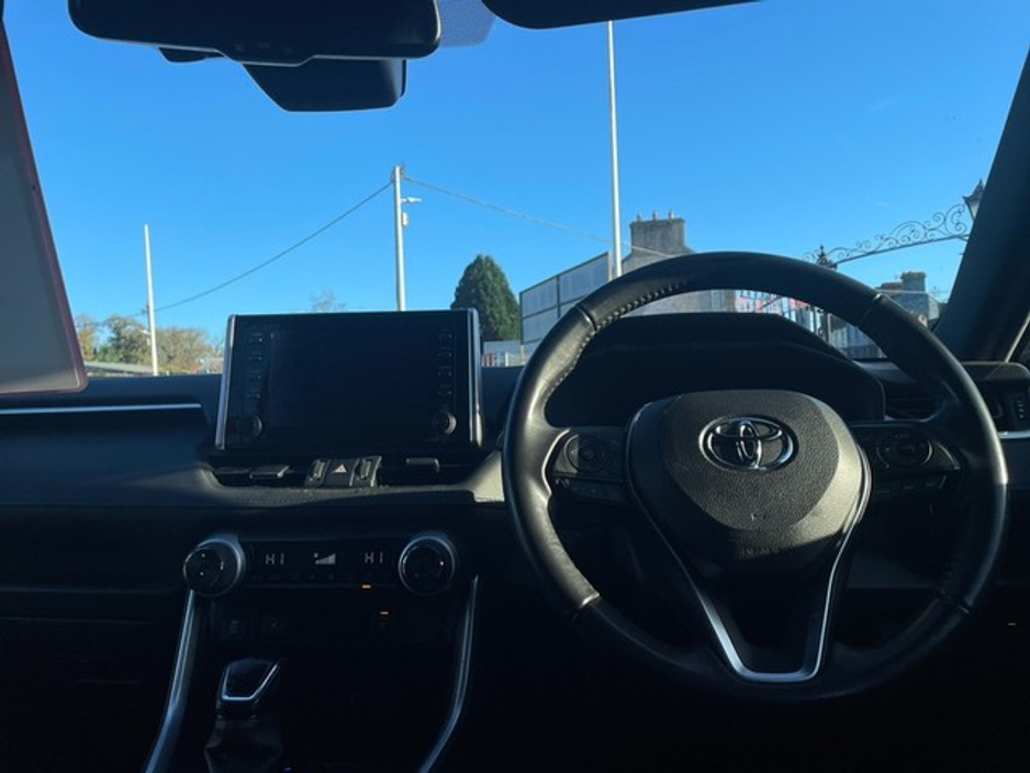 2022 Toyota Rav4 - image 8