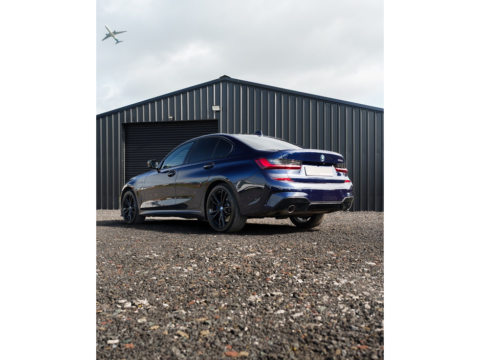 2022 BMW 3 Series - image 11