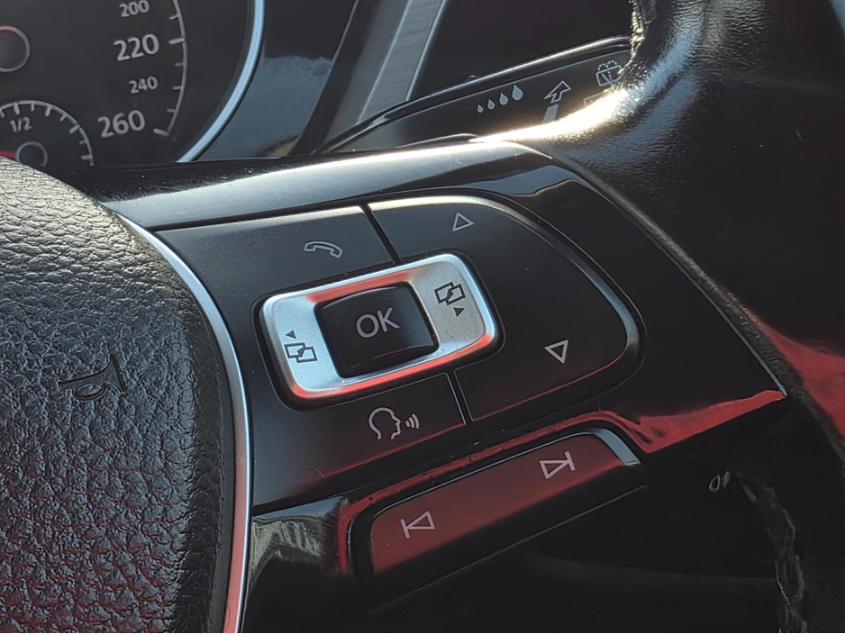 2018 Volkswagen Touran - image 23