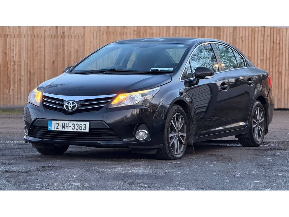 2012 Toyota Avensis - image 3