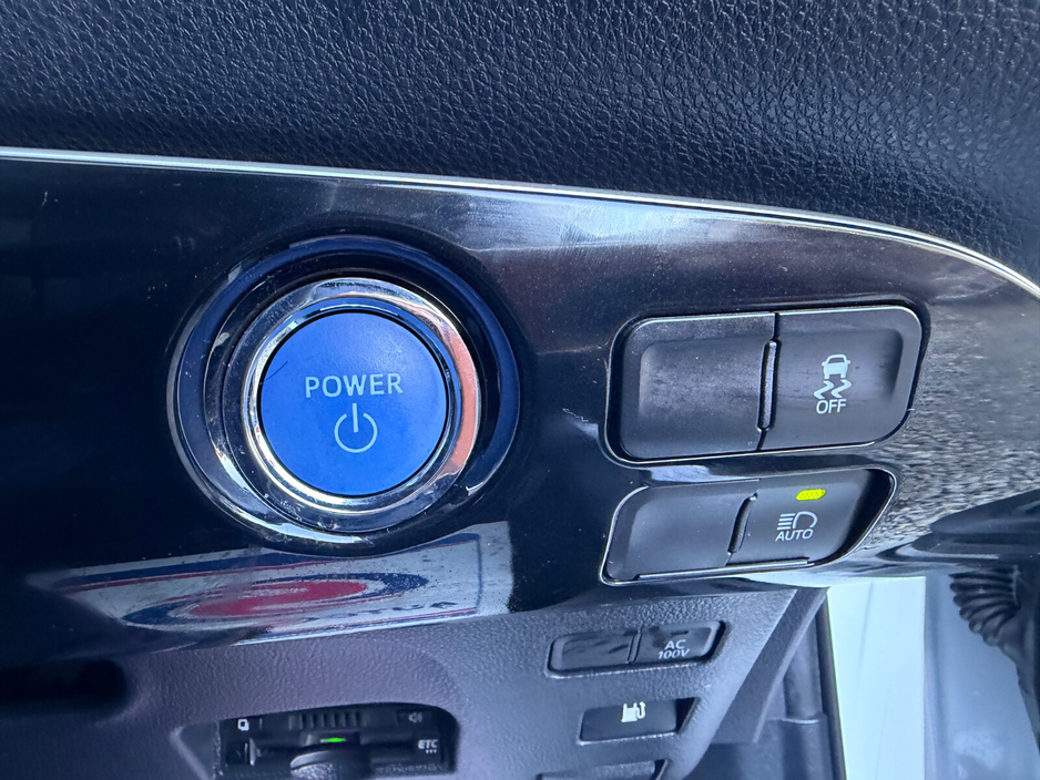 2022 Toyota Prius - image 14
