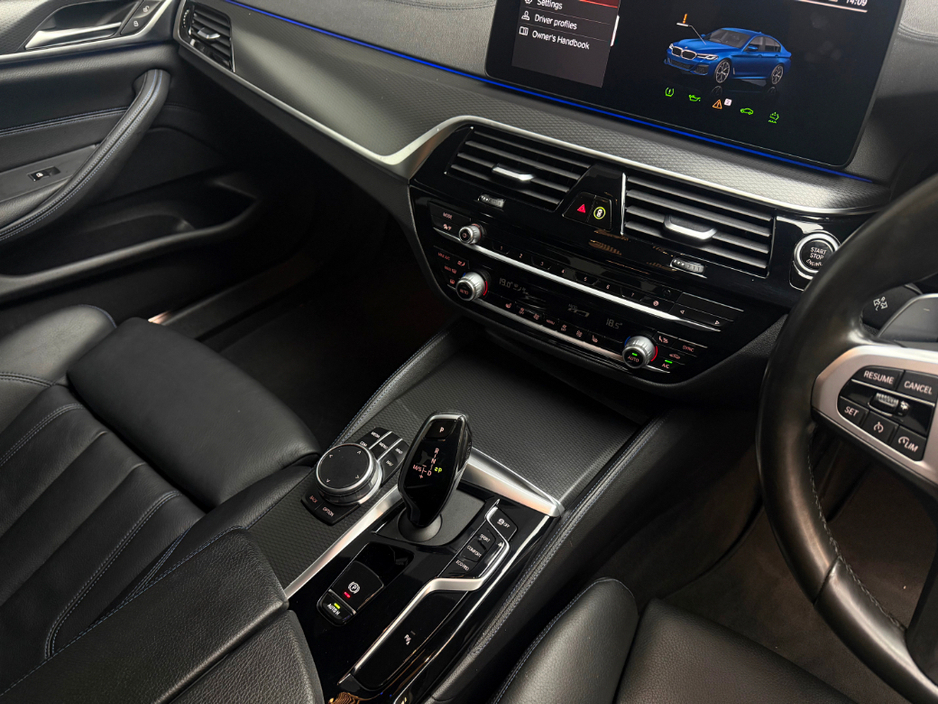 2021 BMW 5 Series - image 16