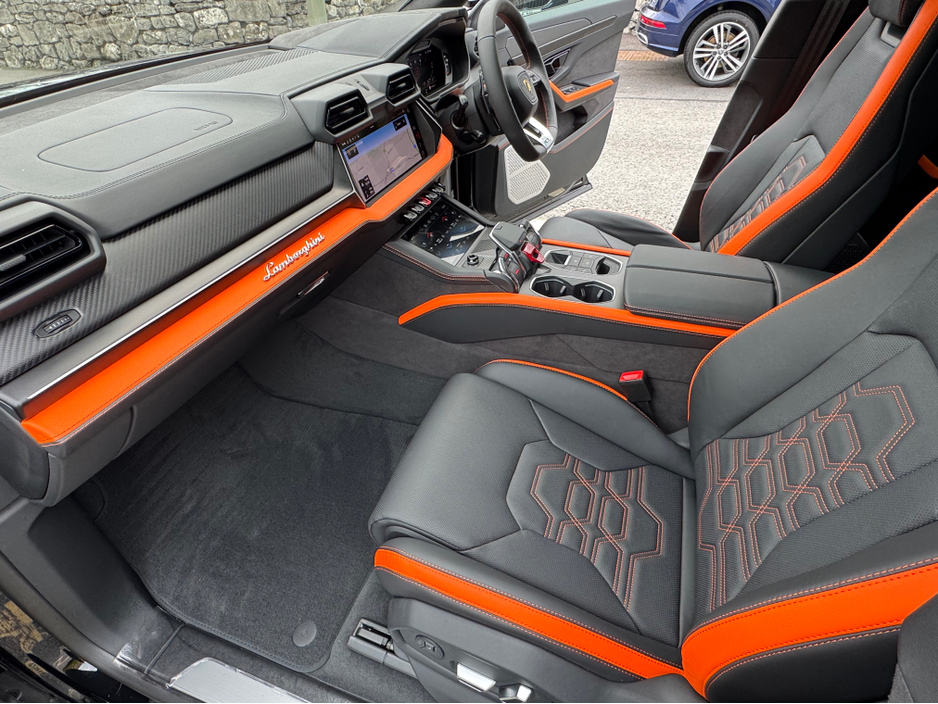 2025 Lamborghini Urus - image 12