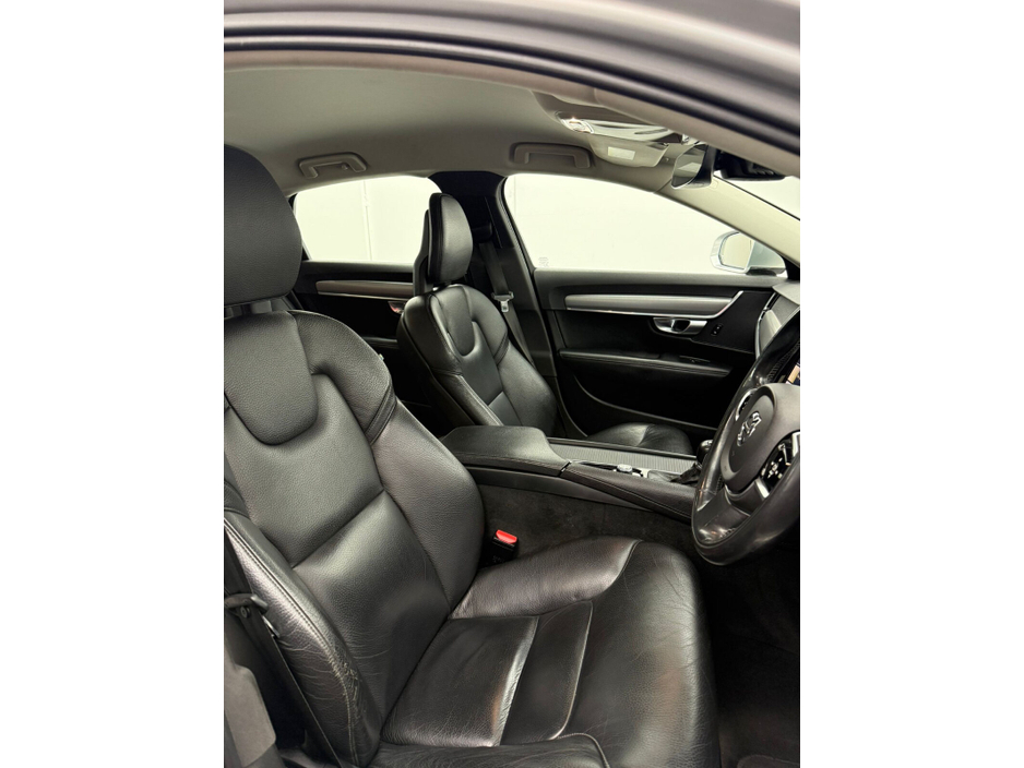 2017 Volvo S90 - image 8