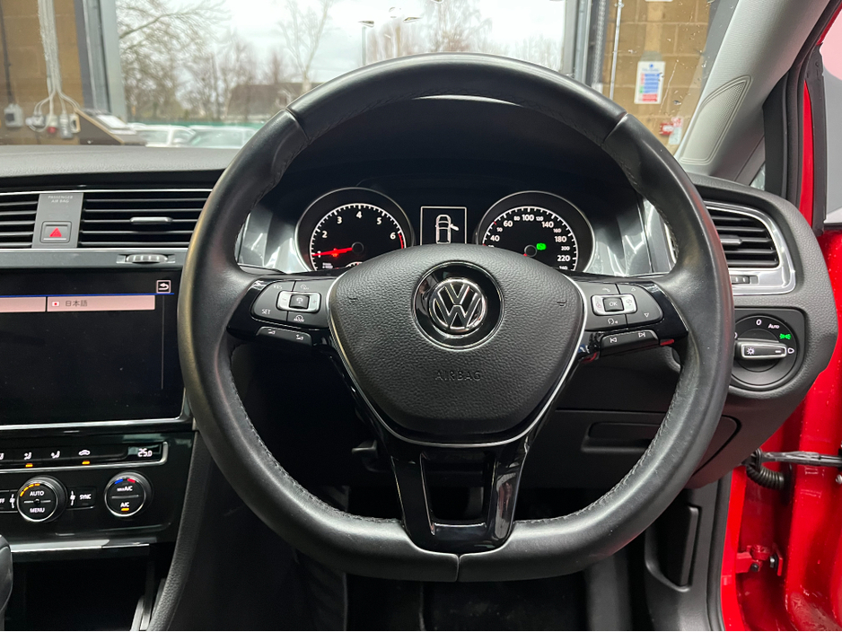 2018 Volkswagen Golf €17950! 2018 VOLKSWAGEN GOLF TSI CONFORT LINE 1.2 AUTOMATIC / CRUISE CONTROL / REVERSE CAMERA / PADDLE SHIFTERS / APPLE CARPLAY  AND MORE €17,950
