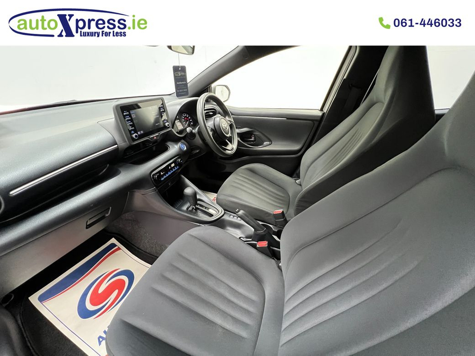 2022 Toyota Yaris - image 14