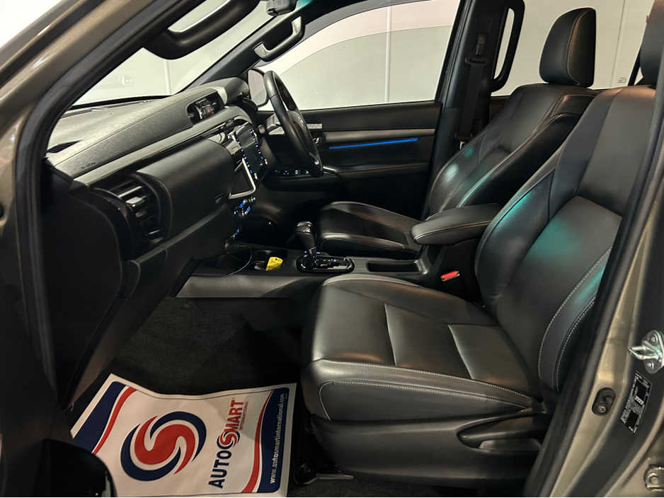 2021 Toyota Hilux - image 12