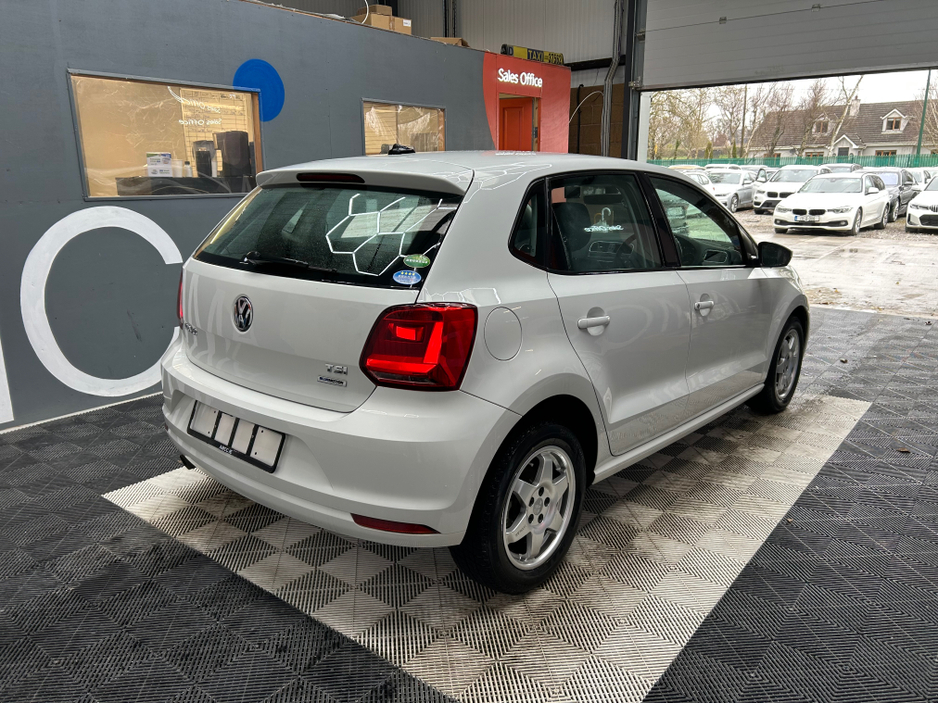 2017 Volkswagen Polo - image 2