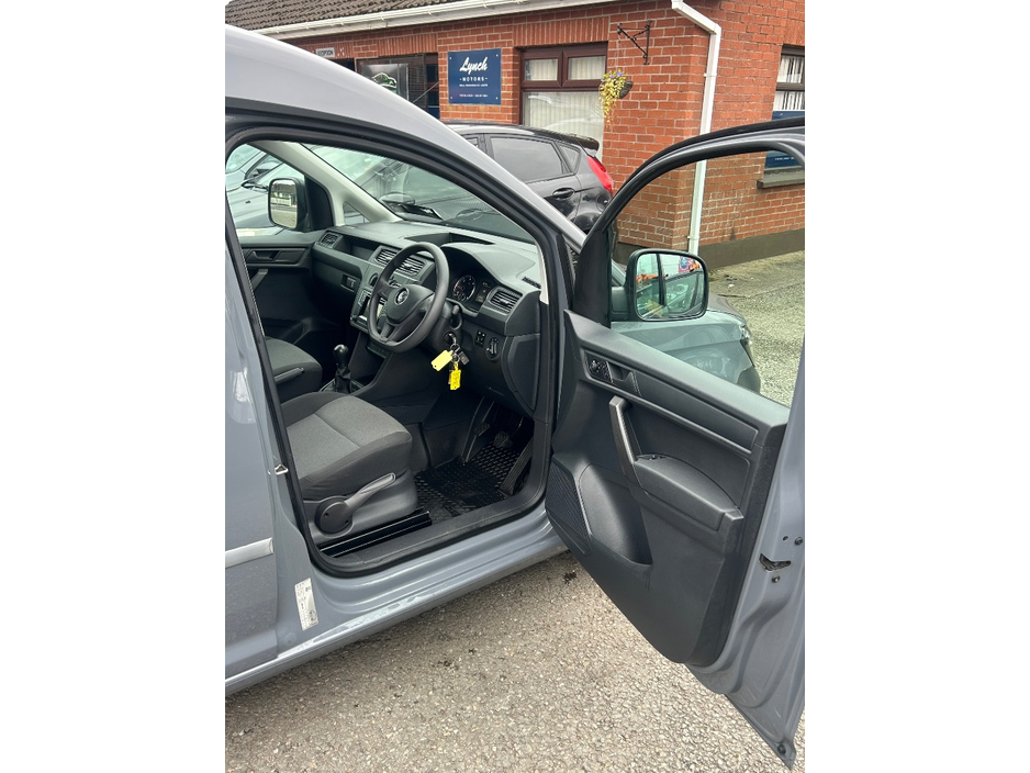 2020 Volkswagen Caddy - image 13