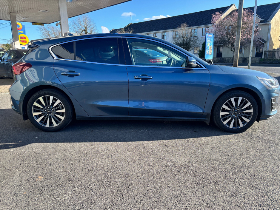 2022 Ford Focus - image 9