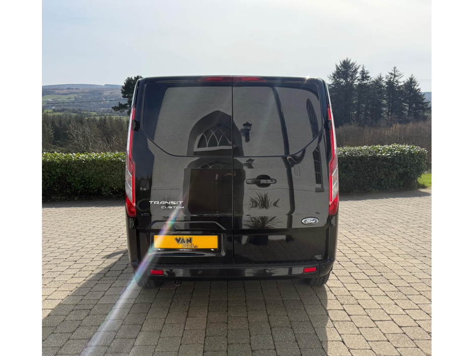 2020 Ford Transit Custom - image 6