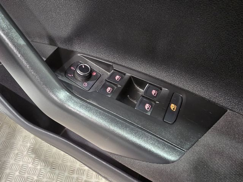 2019 Volkswagen Polo - image 21