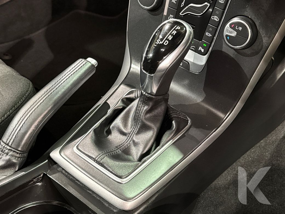 2019 Volvo V40 - image 17