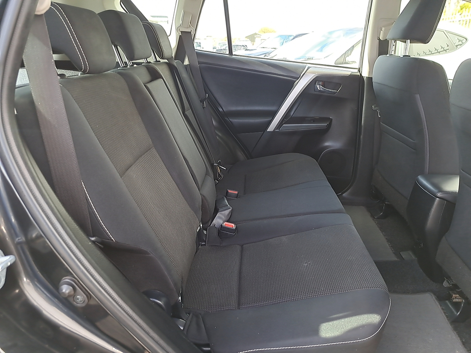 2016 Toyota Rav4 - image 32