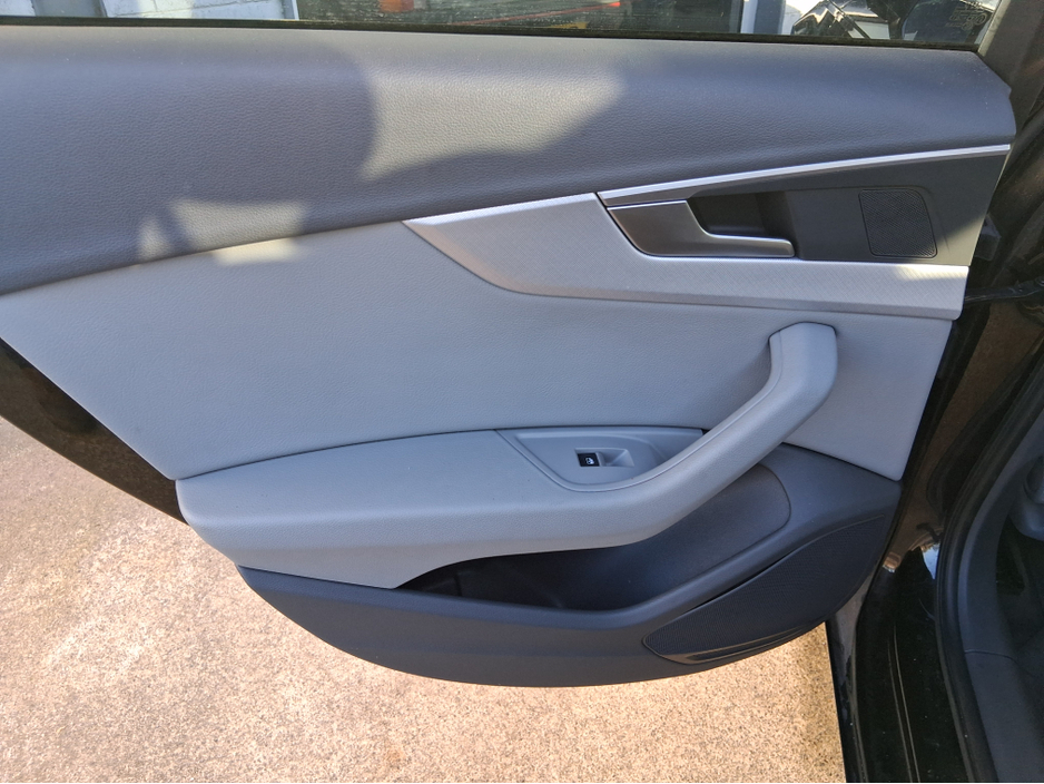 2017 Audi A4 - image 7