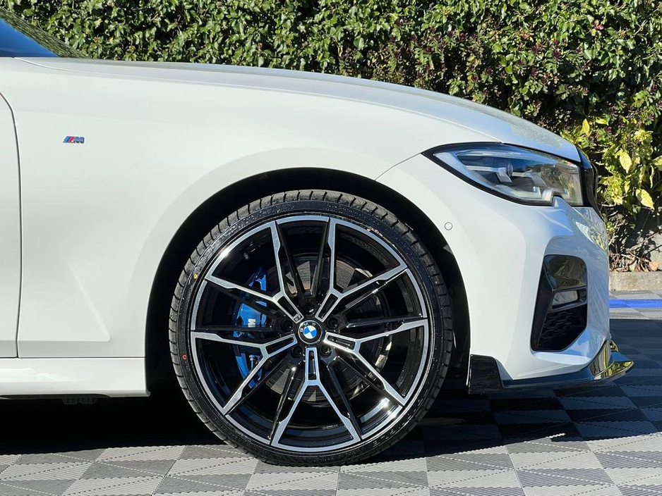 2021 BMW 3 Series - image 9