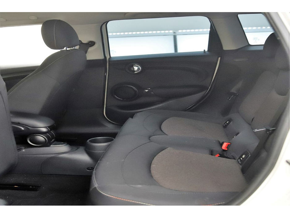 2018 MINI Hatch 1.5 COOPER 5DR*17" ALLOY WHEELS*PRIVACY GLASS*P*REVERSE CAMERA* €19,890