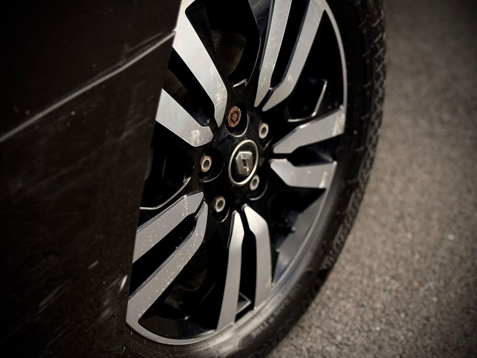 2023 Renault Trafic - image 24