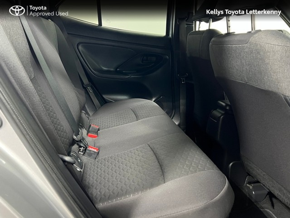 2023 Toyota Yaris Cross - image 11