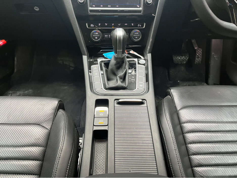 2017 Volkswagen Passat - image 19