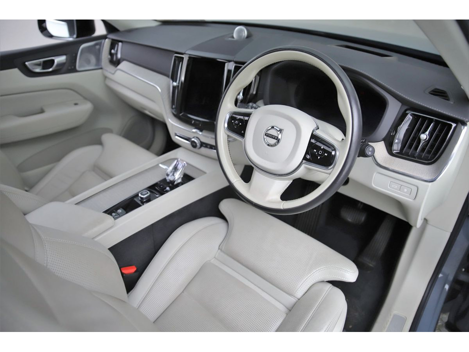 2023 Volvo XC60 - image 13