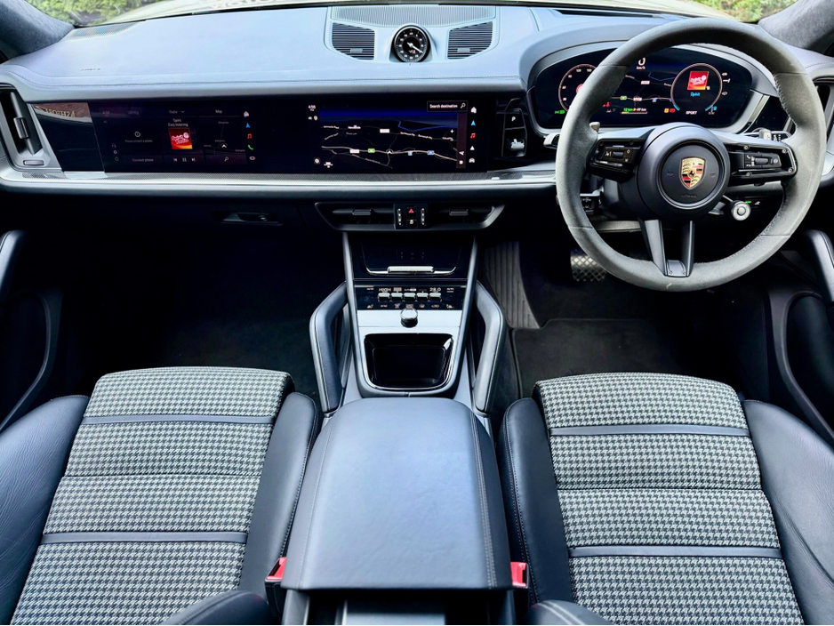 2024 Porsche Cayenne - image 18