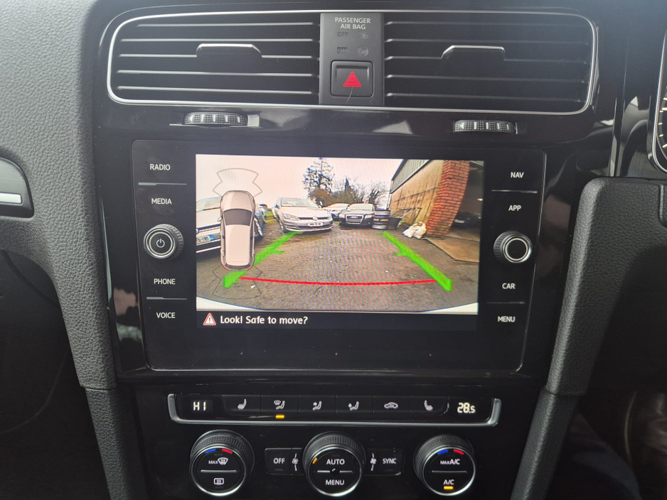 2020 Volkswagen Golf - image 10