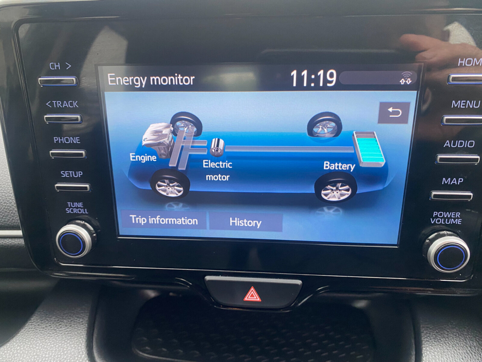 2024 Toyota Yaris - image 18