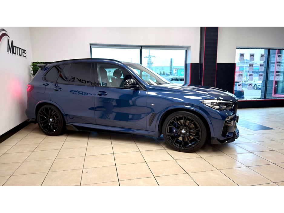 2020 BMW X5 - image 25