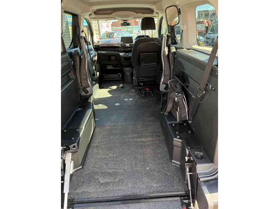 2023 Peugeot Rifter Allure Inspire (Private) €57,950