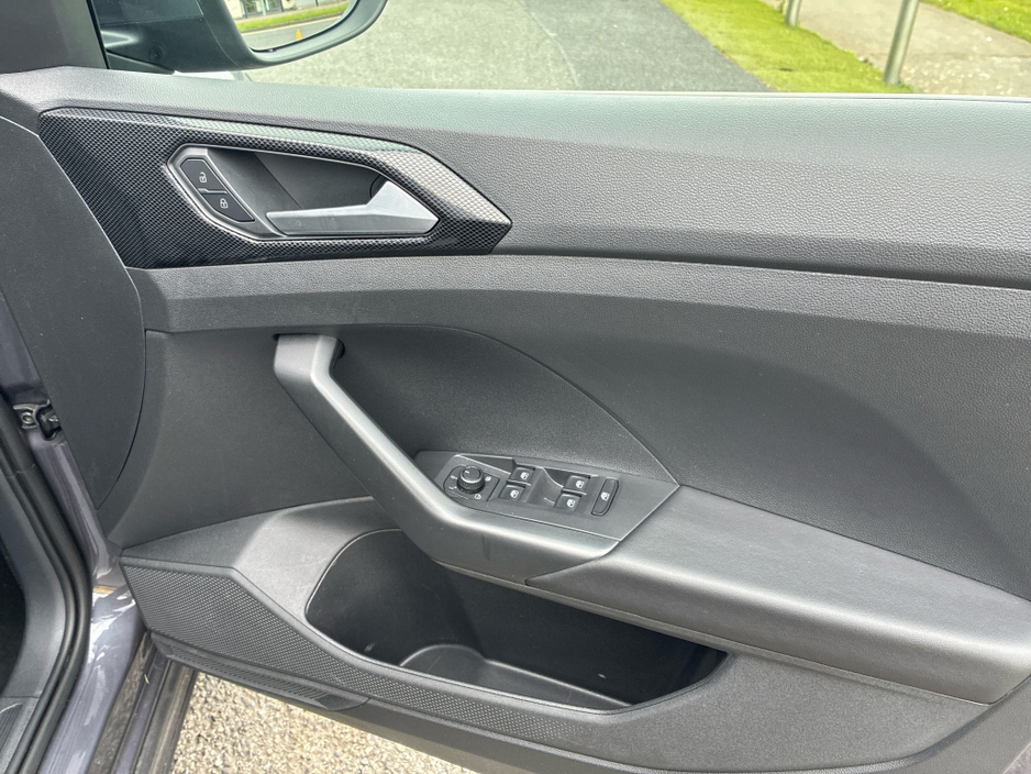 2025 Volkswagen T-Cross - image 11